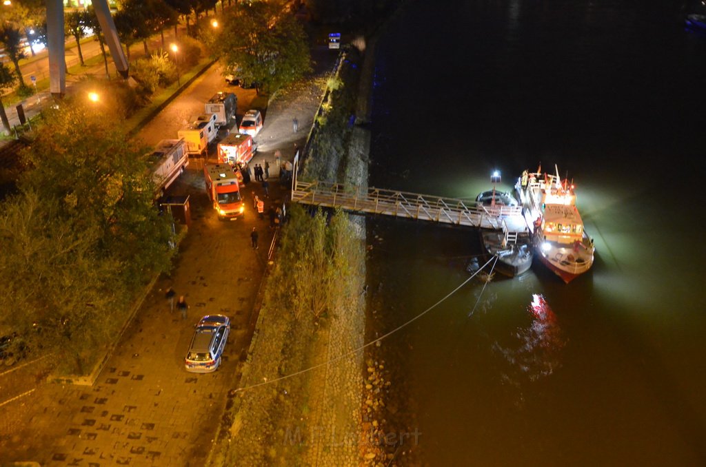 Einsatz BF Hoehenretter Koelner Seilbahn Hoehe Zoobruecke P2604.JPG